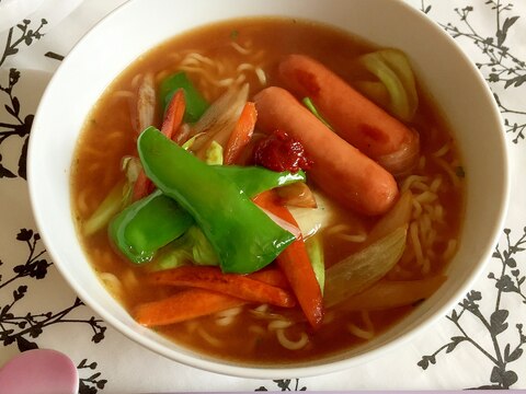 野菜とウインナー入り ピリ辛味噌ラーメン♪